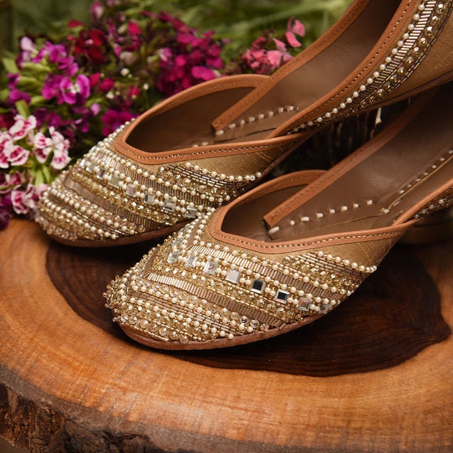 Gold juttis- handmade genuine leather punjabi jutti/khussa/mojari/flats/bridal shoes