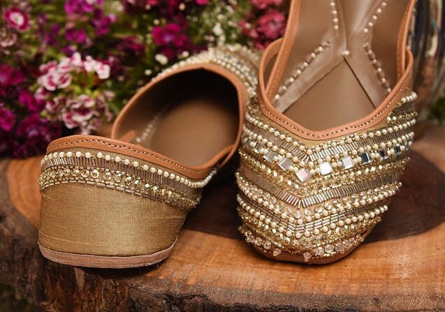 Gold juttis- handmade genuine leather punjabi jutti/khussa/mojari/flats/bridal shoes