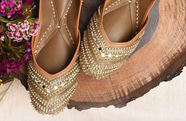 Gold juttis- handmade genuine leather punjabi jutti/khussa/mojari/flats/bridal shoes