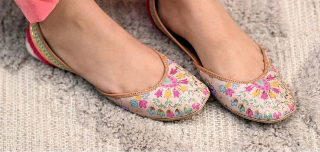 Multicolored floral jutti | handmade genuine leather punjabi jutti/khussa/mojari/flats/bridal shoes