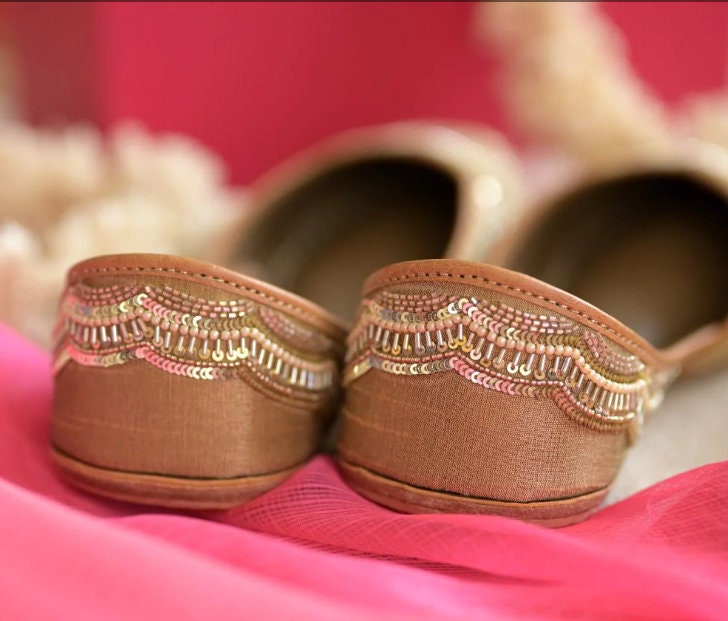 Gold juttis- handmade genuine punjabi jutti/khussa/mojari/flats/bridal shoes