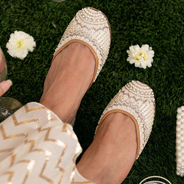White/Ivory juttis | handmade genuine leather punjabi jutti/khussa/mojari/flats/bridal shoes