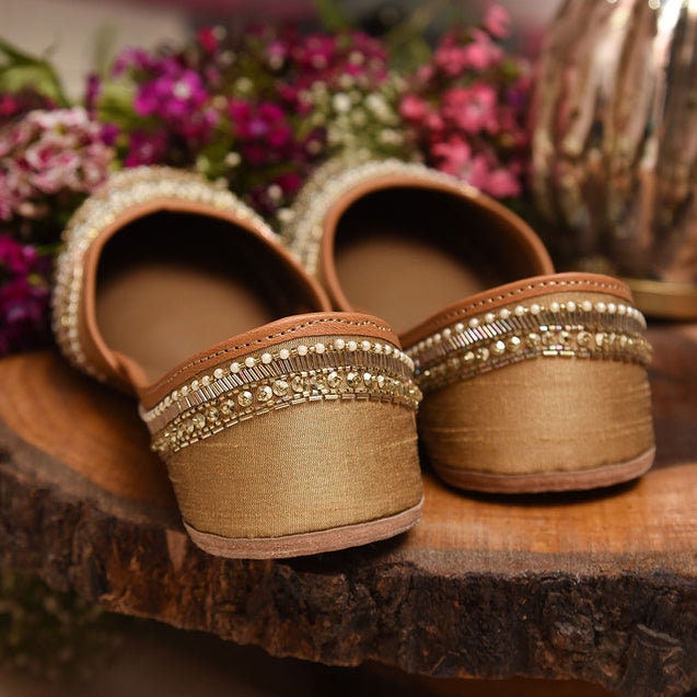 Gold juttis- handmade genuine leather punjabi jutti/khussa/mojari/flats/bridal shoes