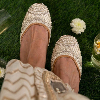 White/Ivory juttis | handmade genuine leather punjabi jutti/khussa/mojari/flats/bridal shoes