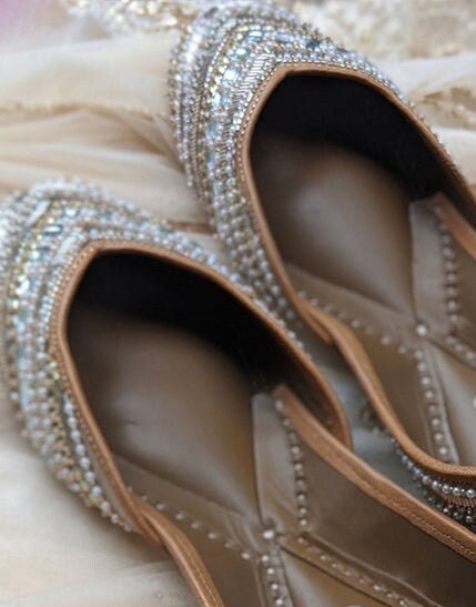 Silver silk base juttis - handmade genuine leather punjabi jutti/khussa/mojari/flats/bridal shoes