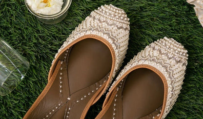White/Ivory juttis | handmade genuine leather punjabi jutti/khussa/mojari/flats/bridal shoes
